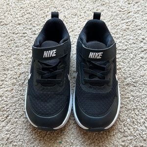 10C Toddler Boys Black Nike Sneakers